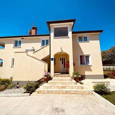 Apartman Luna Sveti Lovreč Pazenatički Εξωτερικό φωτογραφία