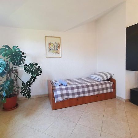 Apartman Luna Sveti Lovreč Pazenatički Εξωτερικό φωτογραφία