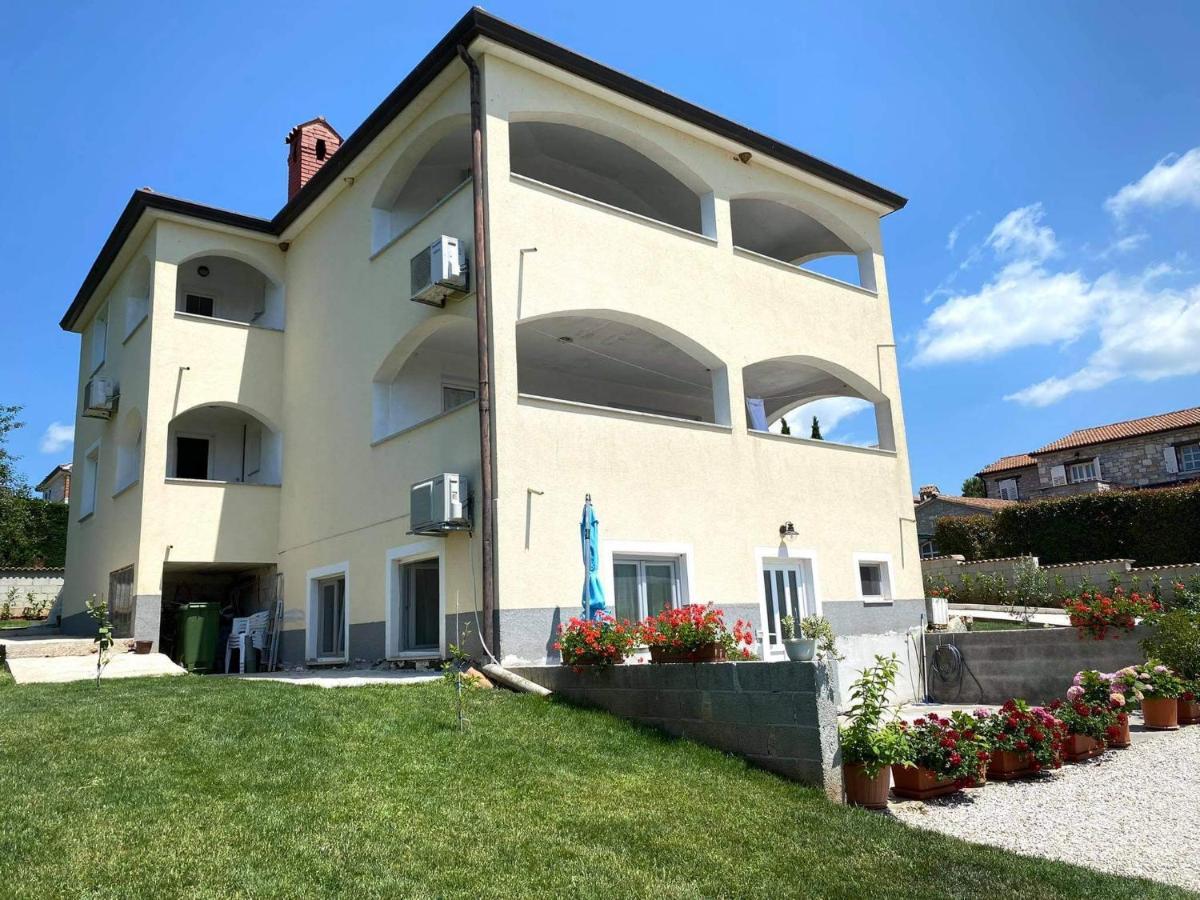 Apartman Luna Sveti Lovreč Pazenatički Εξωτερικό φωτογραφία