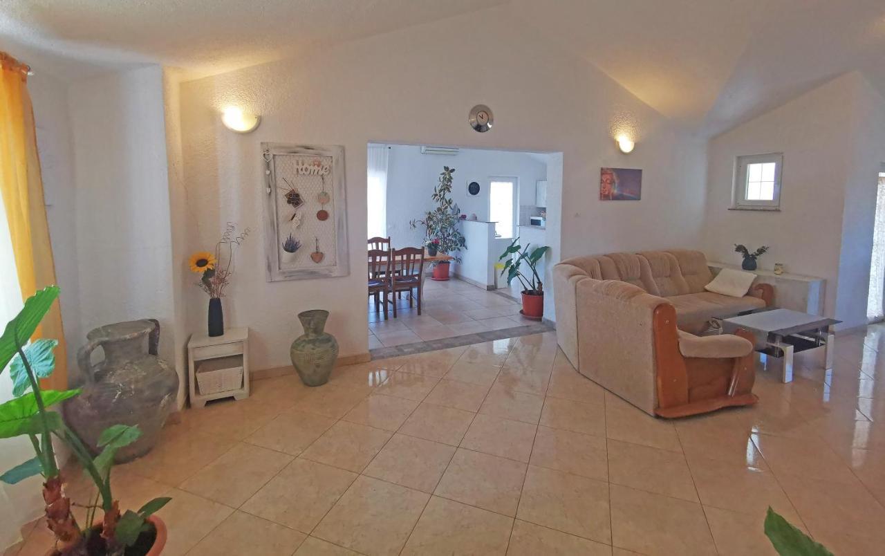 Apartman Luna Sveti Lovreč Pazenatički Εξωτερικό φωτογραφία