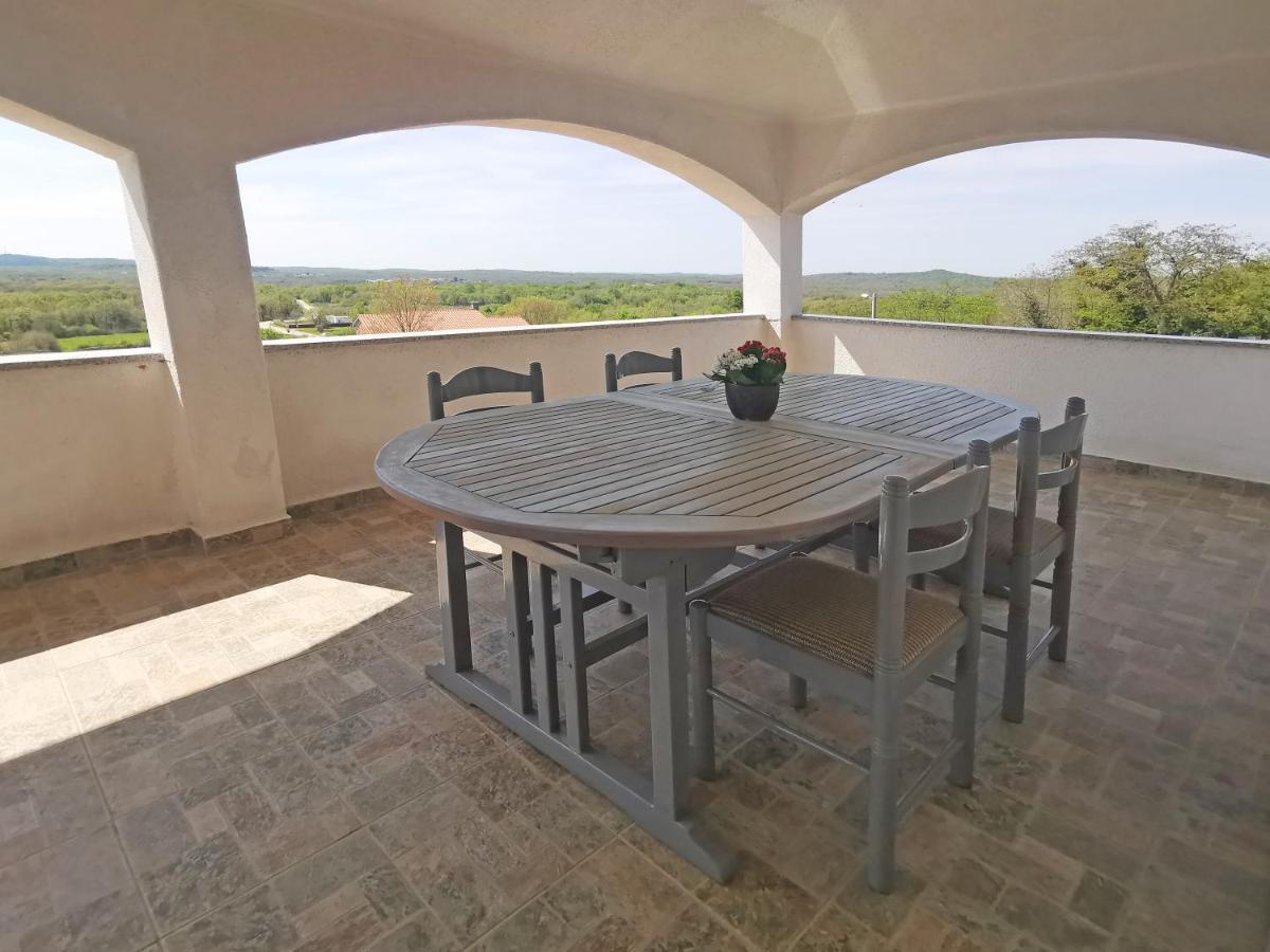 Apartman Luna Sveti Lovreč Pazenatički Εξωτερικό φωτογραφία