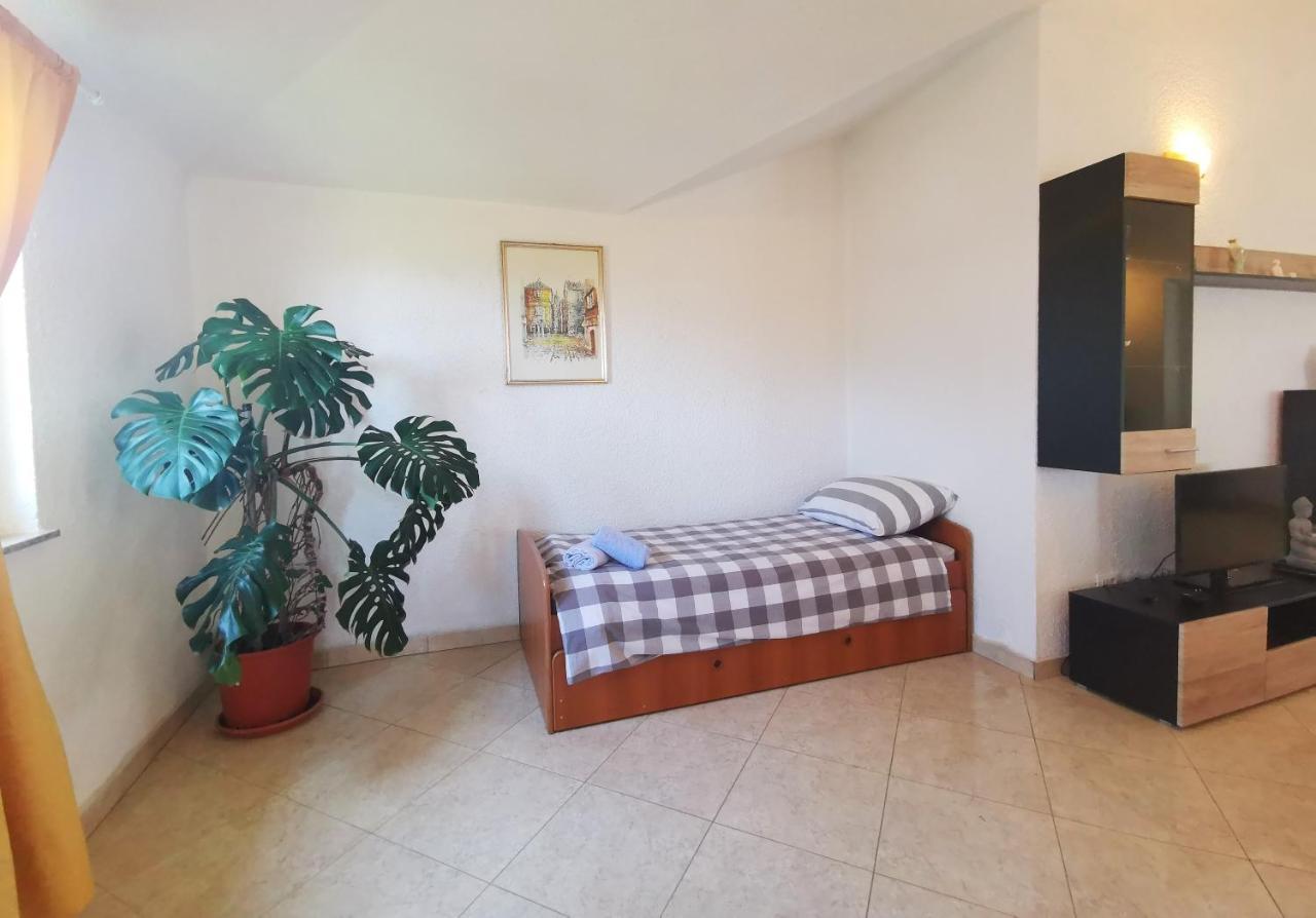 Apartman Luna Sveti Lovreč Pazenatički Εξωτερικό φωτογραφία